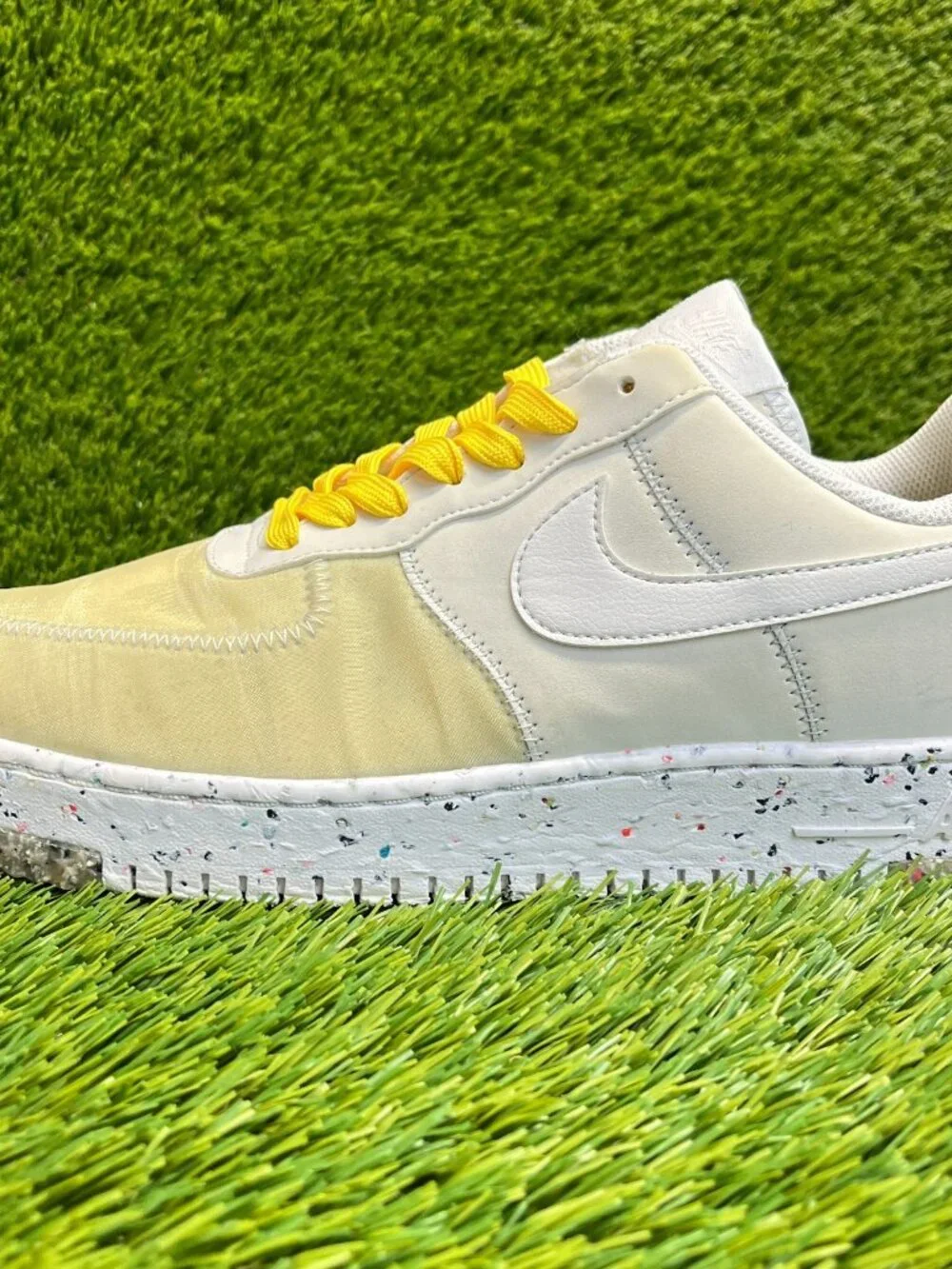 Nike Women's Low-Top Sneakers White and Yellow